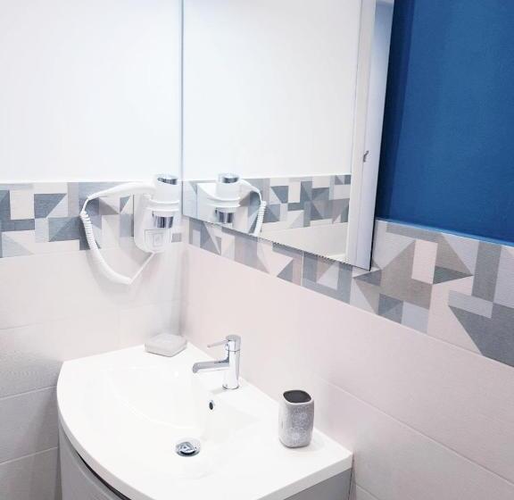 اتاق استاندارد چهار تخته, Bed And Breakfast Sognando Verso La Torre