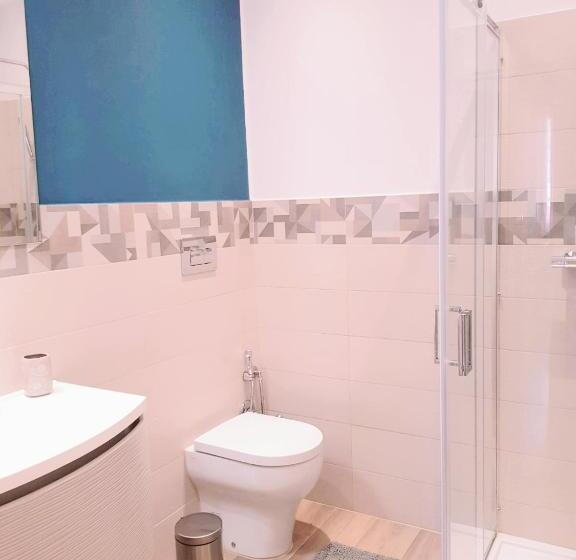 اتاق استاندارد چهار تخته, Bed And Breakfast Sognando Verso La Torre