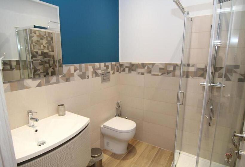 اتاق استاندارد چهار تخته, Bed And Breakfast Sognando Verso La Torre