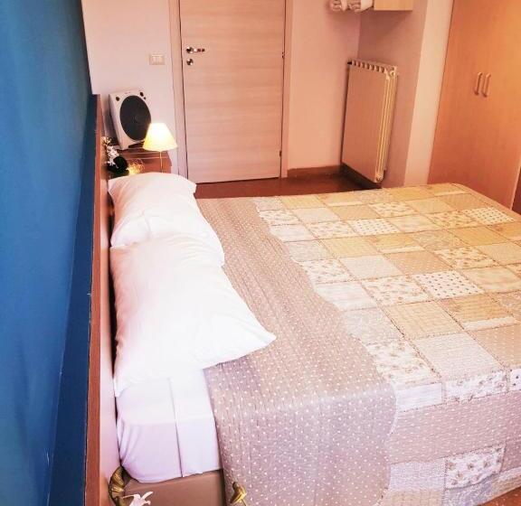 اتاق استاندارد چهار تخته, Bed And Breakfast Sognando Verso La Torre