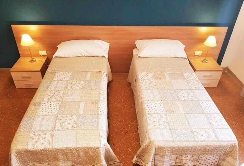 اتاق استاندارد چهار تخته, Bed And Breakfast Sognando Verso La Torre