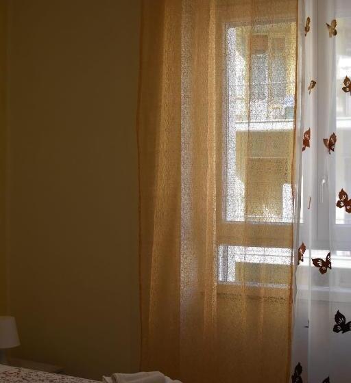 Camera Tripla Standard, Via Trento 30