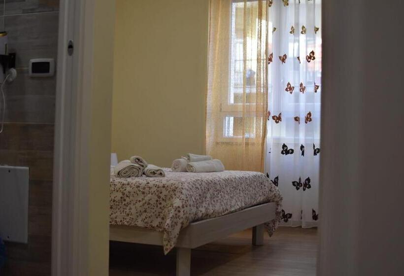 Camera Tripla Standard, Via Trento 30