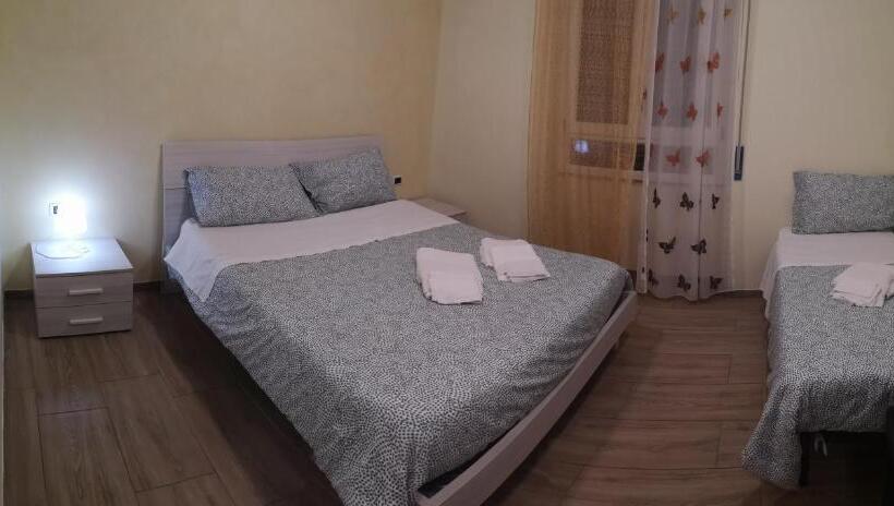 Camera Tripla Standard, Via Trento 30