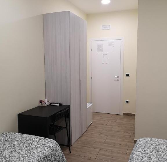 Camera Tripla Standard, Via Trento 30