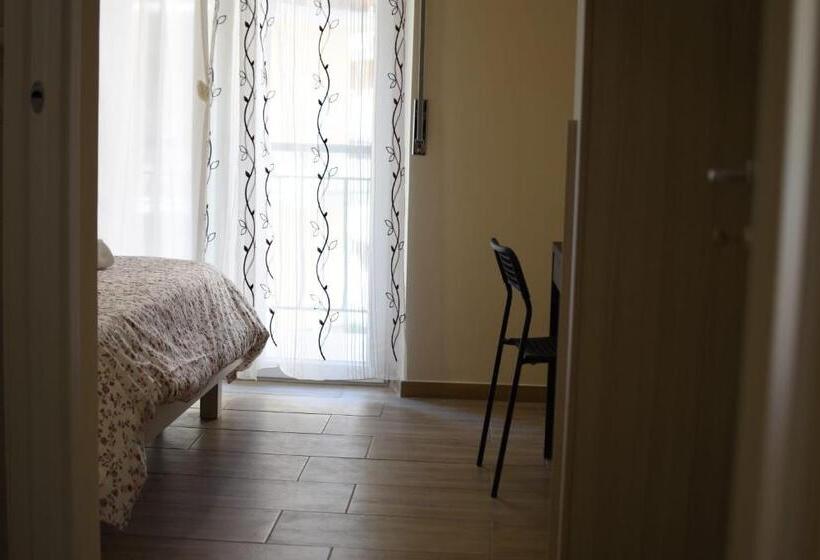 Appartamento 1 Camera da Letto con Balcone, Via Trento 30