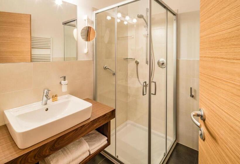 סוויטת ג'וניור עם מרפסת, Gasthof Hotel Terzer