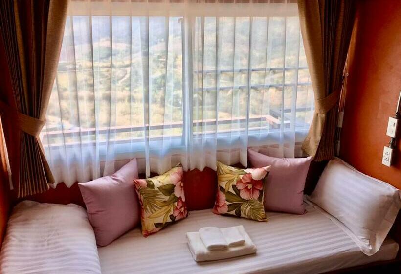 キングサイズベッドのデラックスルーム, Grand Kokkod Khao Kho Resort