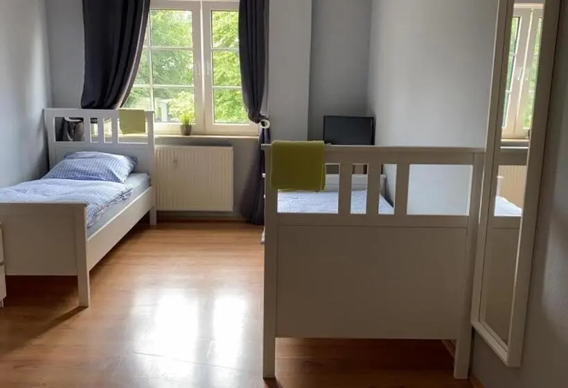 Huoneisto 2 Makuuhuonetta, Bett4you Pinneberg