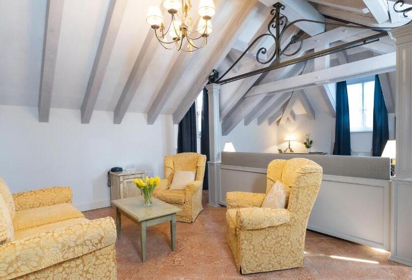 Полулюкс, Cannero