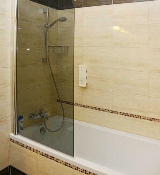 חדר יוקרתי, Fryderyk