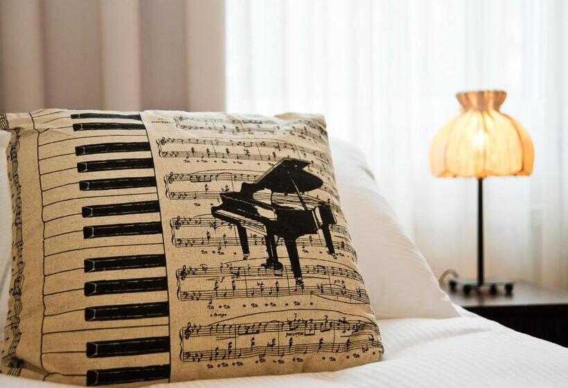 חדר סטנדרט יחיד, Fryderyk