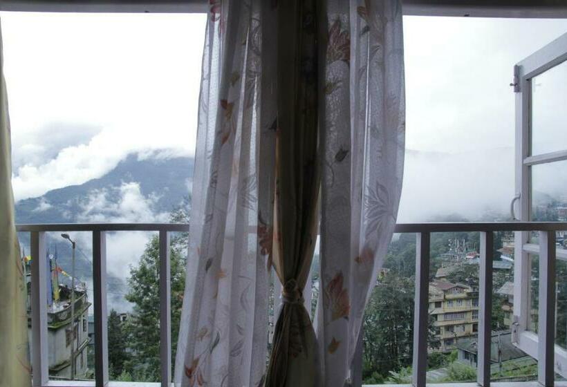 חדר דלוקס, Kasturi