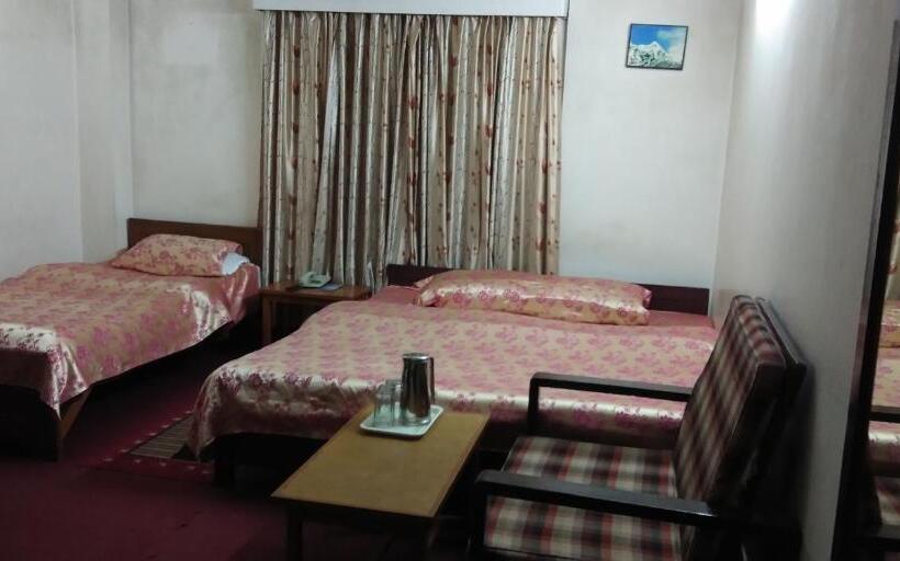 חדר סטנדרט לשלושה, Kasturi