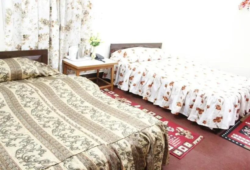 Standard Kolmen Hengen Huone, Kasturi