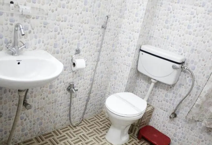 Deluxe Neljän Hengen Huone, Kasturi