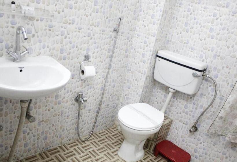 חדר אקונומי לארבעה, Kasturi