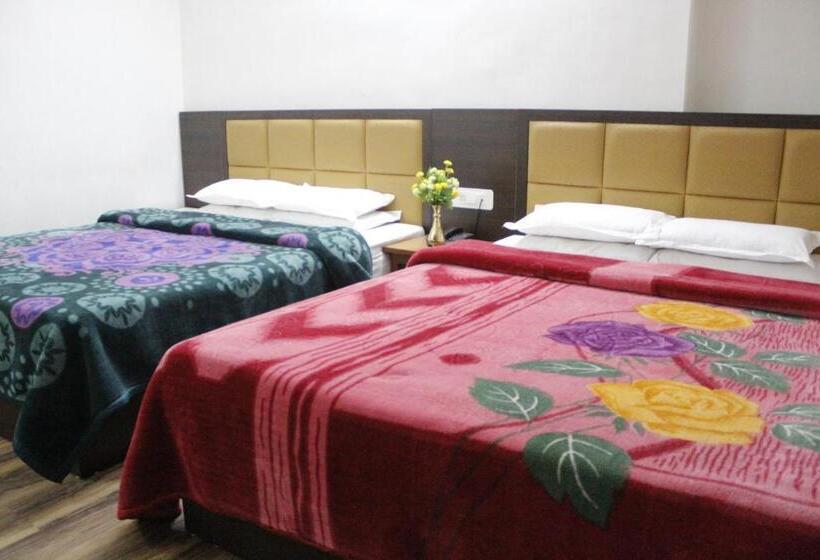 חדר אקונומי לארבעה, Kasturi