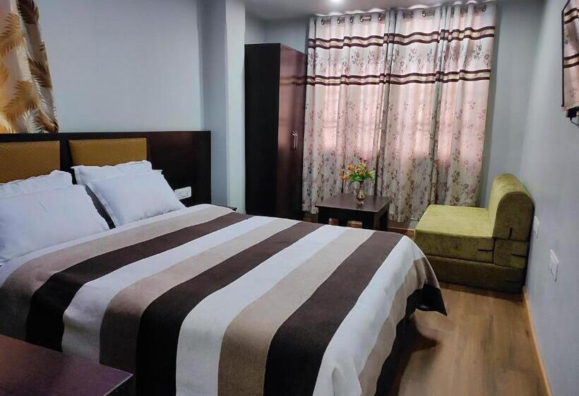 חדר סופריור, Kasturi