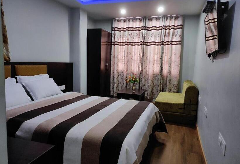 חדר סופריור, Kasturi