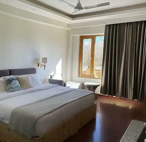 Camera Deluxe, Yarab Tso