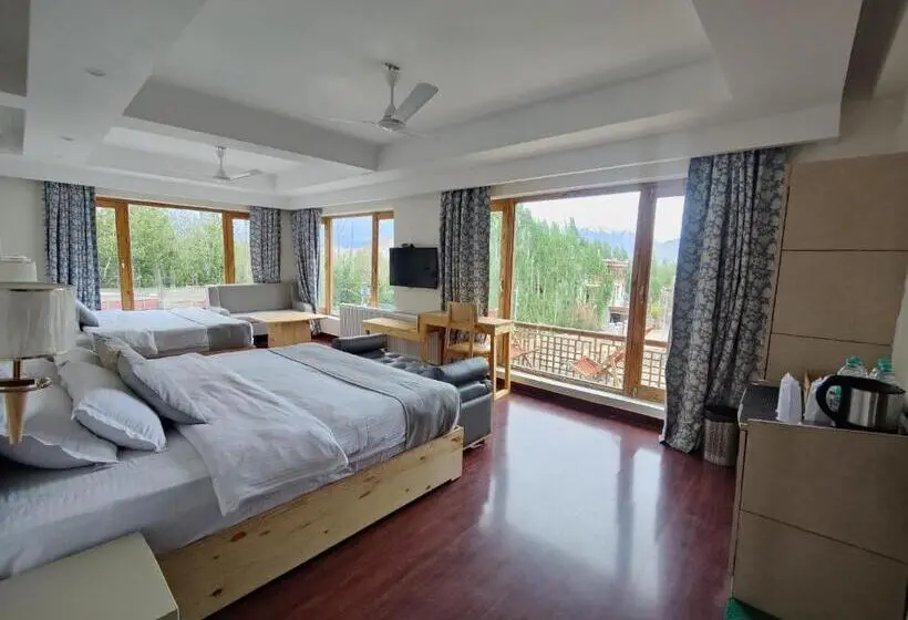Camera Familiare Deluxe, Yarab Tso