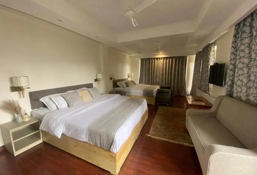 Camera Familiare Deluxe, Yarab Tso