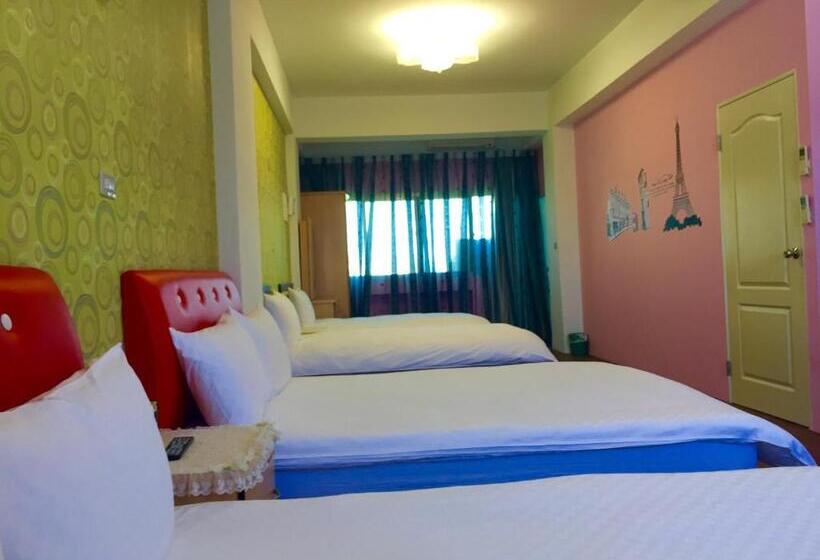 اتاق خانوادگی, Yealien B&b