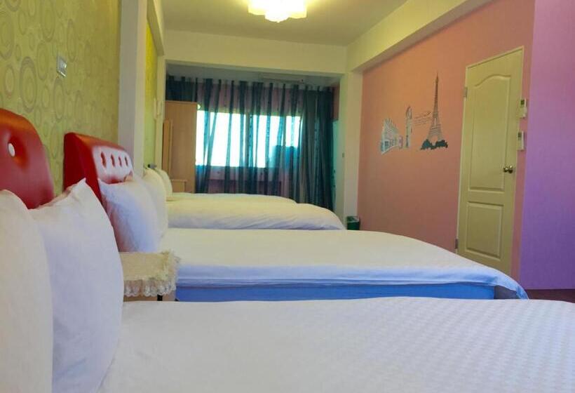 اتاق خانوادگی, Yealien B&b