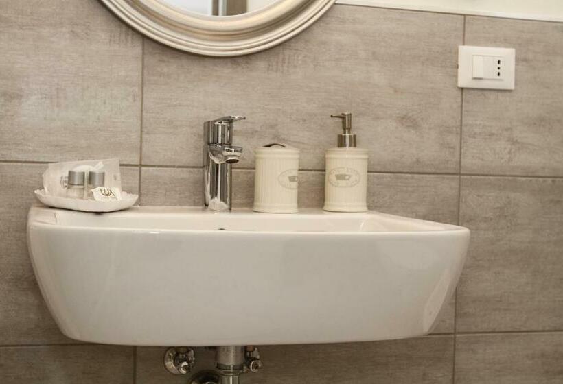 اتاق استاندارد چهار تخته, Carducci