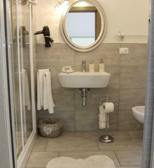 اتاق استاندارد چهار تخته, Carducci