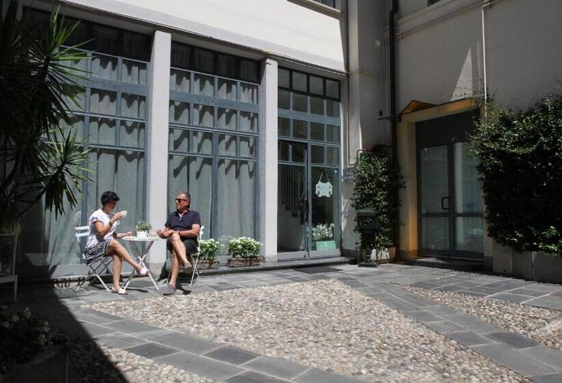 اتاق استاندارد چهار تخته, Carducci