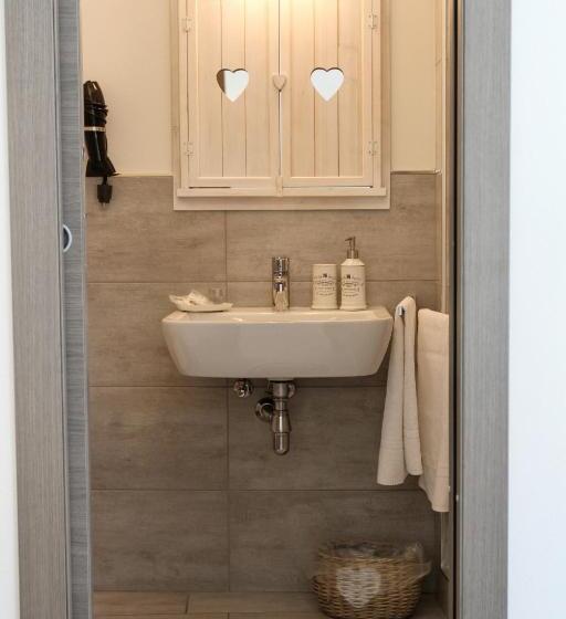 اتاق لوکس, Carducci