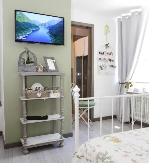 اتاق استاندارد سه نفره, Carducci