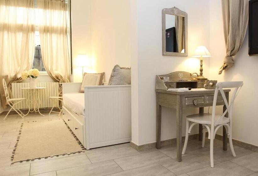 اتاق استاندارد چهار تخته, Carducci