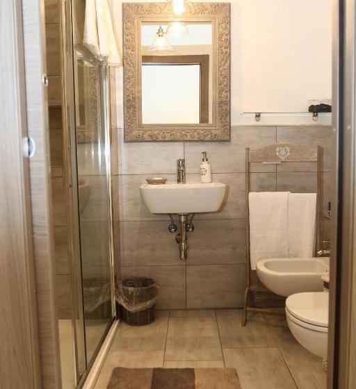 اتاق استاندارد چهار تخته, Carducci