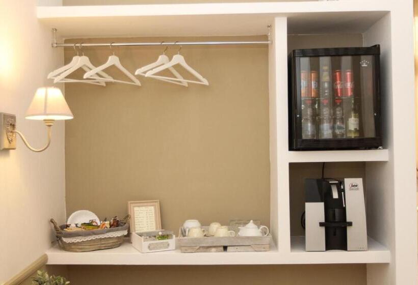 اتاق استاندارد چهار تخته, Carducci