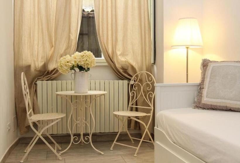 اتاق استاندارد چهار تخته, Carducci