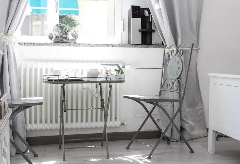 اتاق لوکس, Carducci