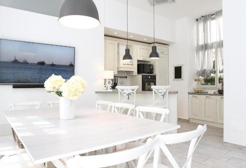 اتاق لوکس, Carducci