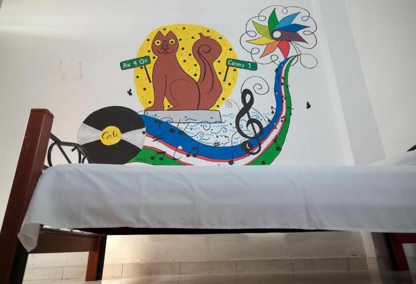 اتاق استاندارد یک نفره, Deportel Cali