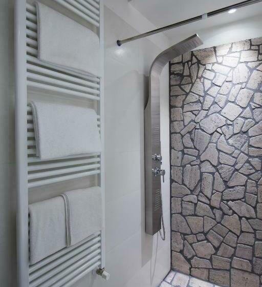 Chambre Supérieure, Studio 27