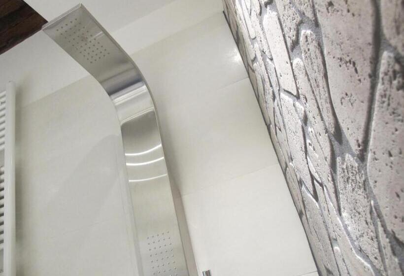 Chambre Supérieure, Studio 27