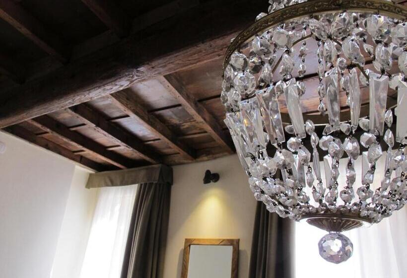 Chambre Supérieure, Studio 27