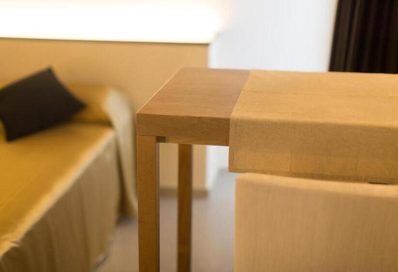 Junior Suite, Studio 27