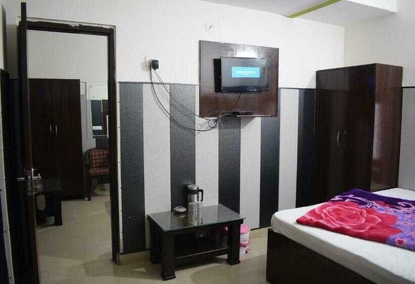 اتاق استاندارد, Thakur Ji