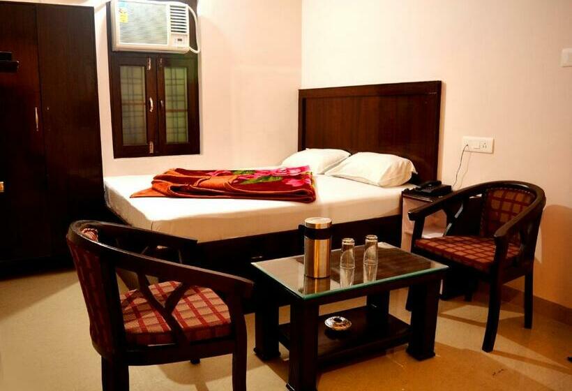 اتاق استاندارد, Thakur Ji