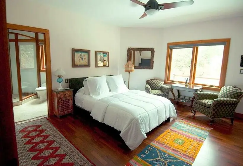 اتاق استاندارد, East Hampton Art House Bed And Breakfast