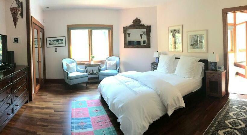 غرفة قياسية, East Hampton Art House Bed And Breakfast