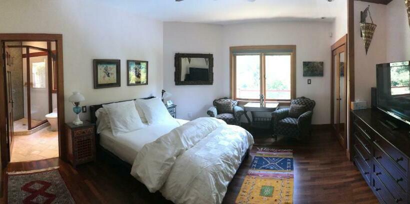 غرفة قياسية, East Hampton Art House Bed And Breakfast